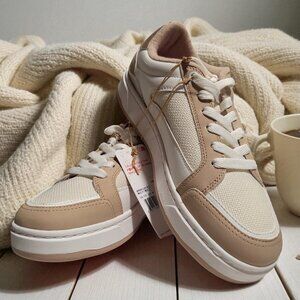 Roxy Women's Brentley Lace Up Sneakers size 7.5 color cream and light tan